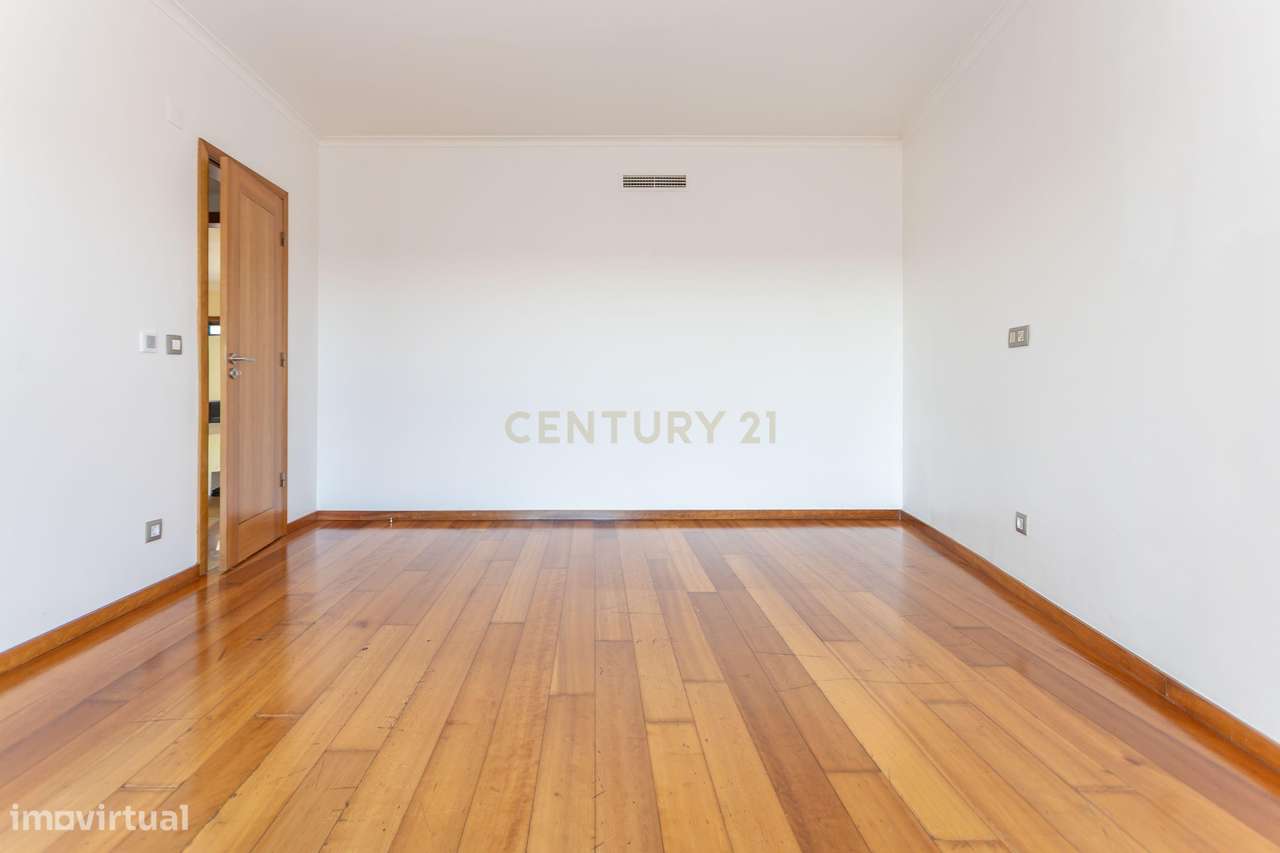 Apartamento T3 para Arrendamento com Vista Panorâmica na Amora - Grande imagem: 4/60