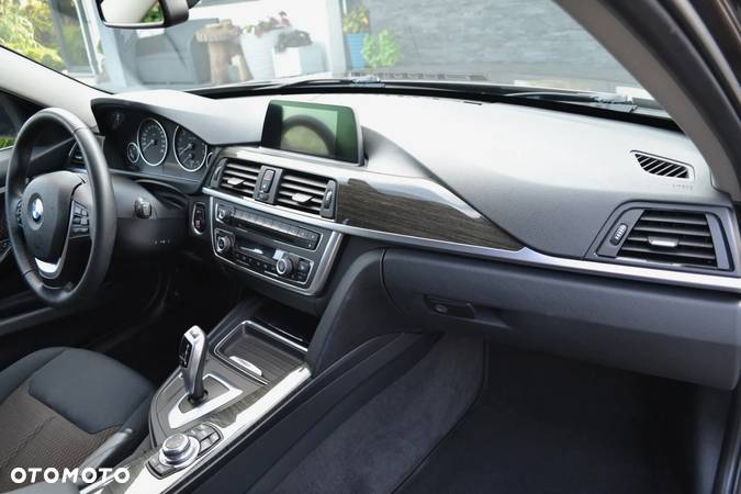 BMW Seria 3 320i Touring Luxury Line - 29