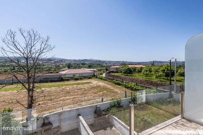 Moradia T4 com 2 Suites em Dume - Braga-15