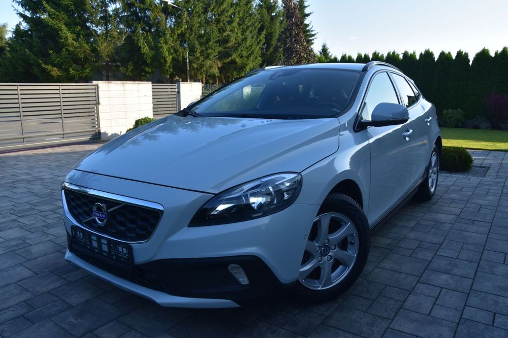Volvo V40 II (2012-) D3 Geartronic Summum 2016