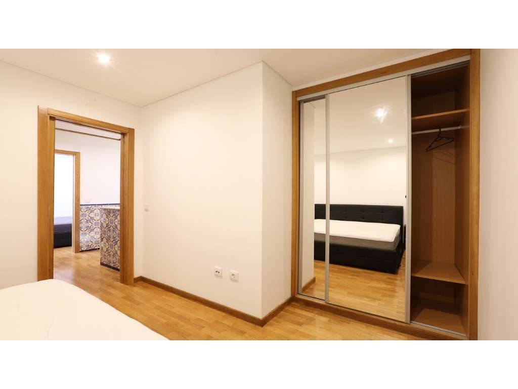 Prédio para Habitação no Centro do Sítio da Nazaré Excelente Oportu...-8