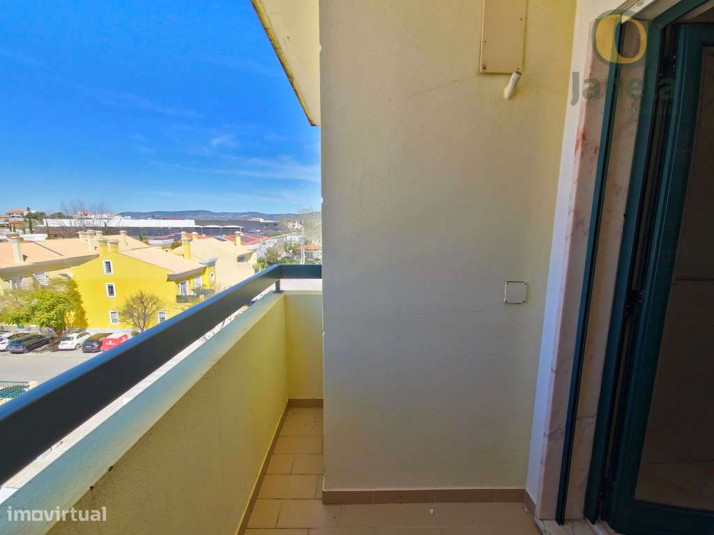 T2 grande com muita luz, duas varandas e boa localização em Faro-12