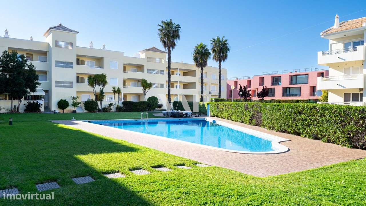 Apartamento T2 com Piscina e Garagem, Vilamoura - Grande imagem: 5/18