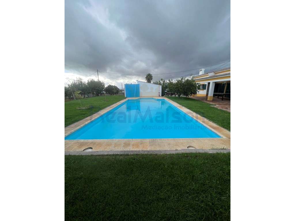 Vende-se Moradia T3 c/ Piscina em Vila Boim-1