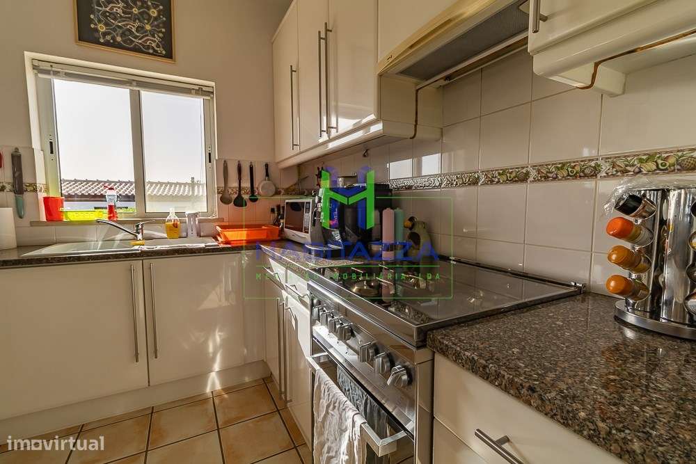 Fantástica Moradia Térrea T3+1, com piscina, grande jardim, e garagem,-36