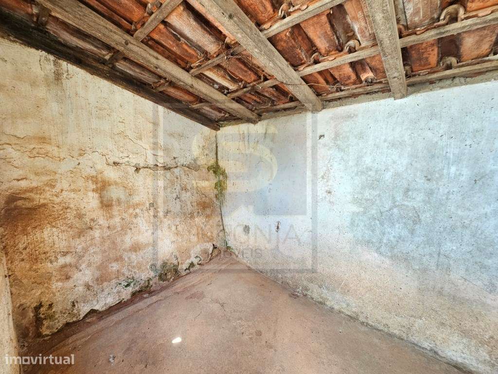 Moradia para Recuperar com Terreno de 1.600 m² na Ventosa, Cadaval-9