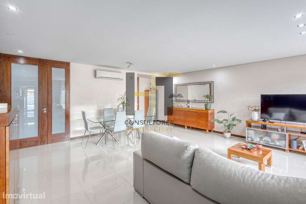 Moradia | Suíte | 3 Frentes | Recuado | Jardim - Grande imagem: 4/46