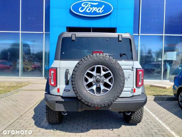 Ford Bronco - 11