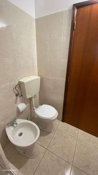 Aluga-se T2 de vivenda - Grande imagem: 5/12