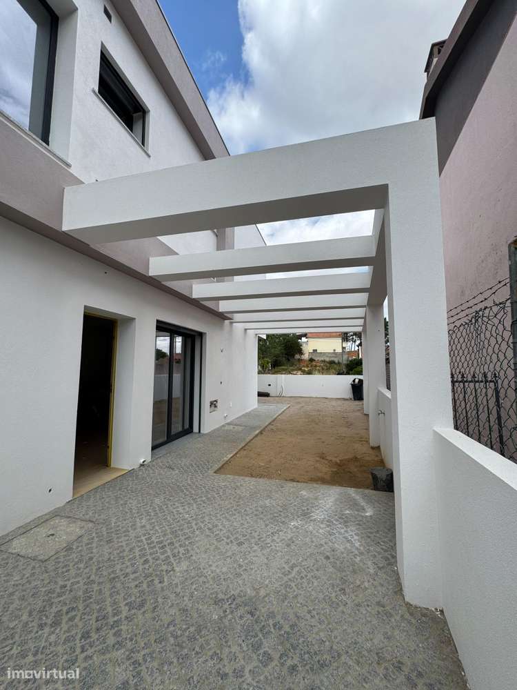 Moradia T3 Moderna em Fernão Ferro-6