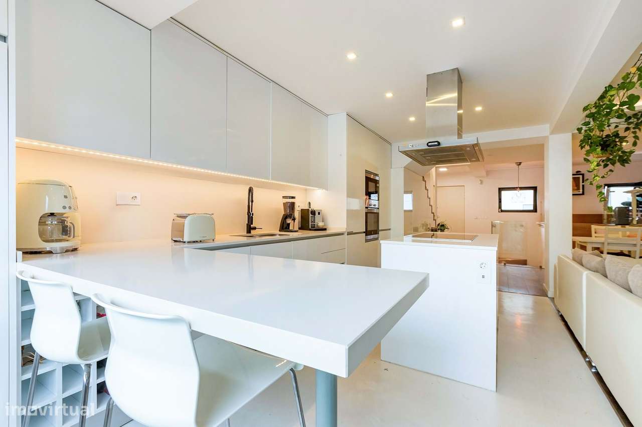 Moradia T4/5 com Piscina no Bairro de Santa Cruz – Benfica, Lisboa-10