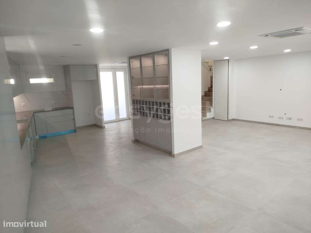 Moradia T4 totalmente renovada, em Valado dos Frades - Grande imagem: 5/23