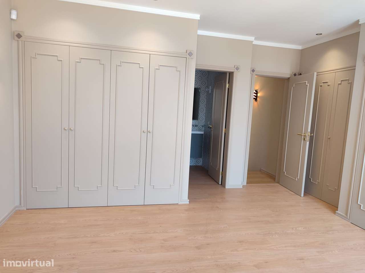 Excelente Moradia  2 frentes + Garagem + Terraço c/ Barbecue + Jardim-24