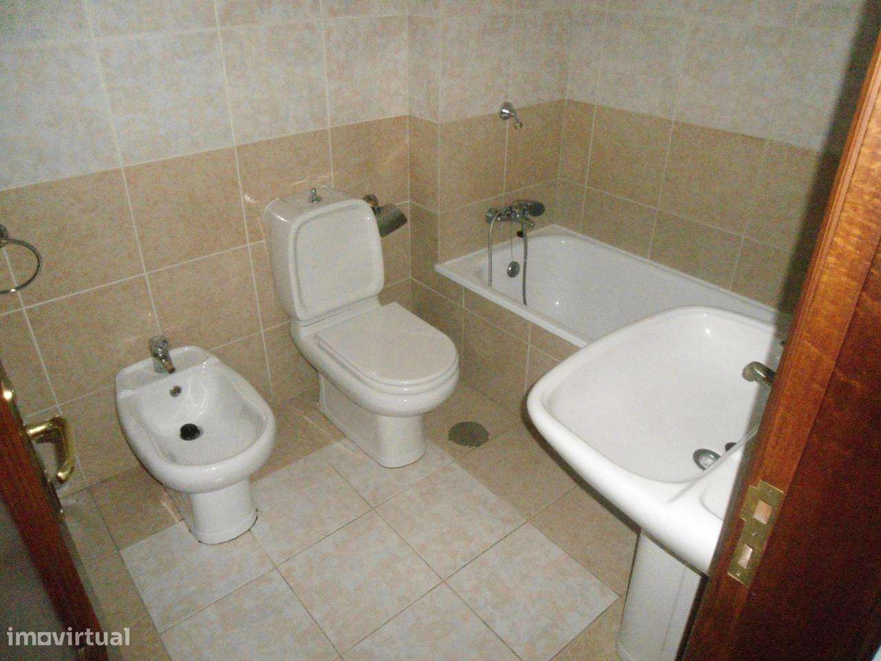 Apartamento T1 c/ lugar de garagem ao Monte dos Burgos - Grande imagem: 5/8