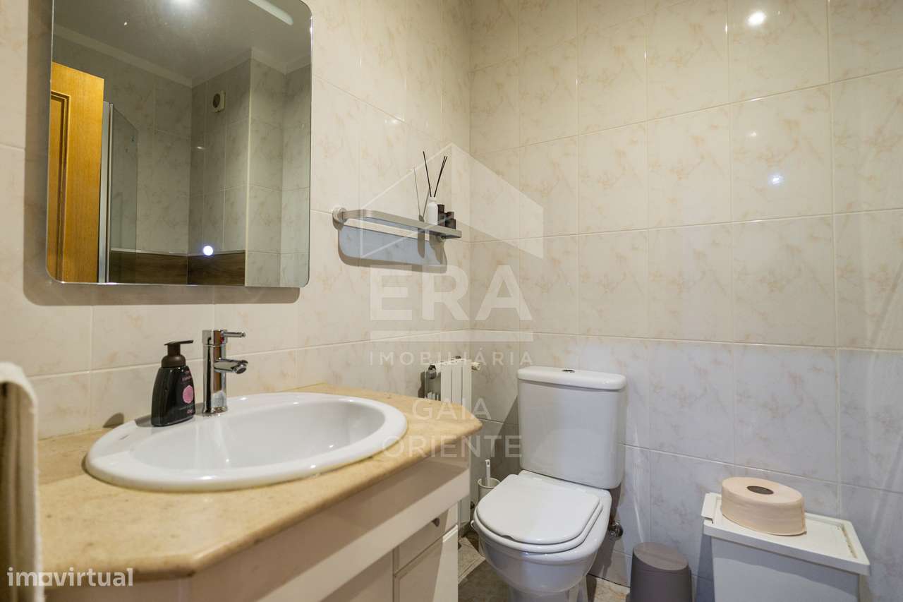 T2 com garagem e varanda junto à N1 – Seixezelo-27