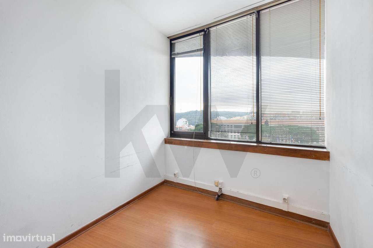 Escritório nas Amoreiras com vista panorâmica e grande versatilidade - Grande imagem: 4/15