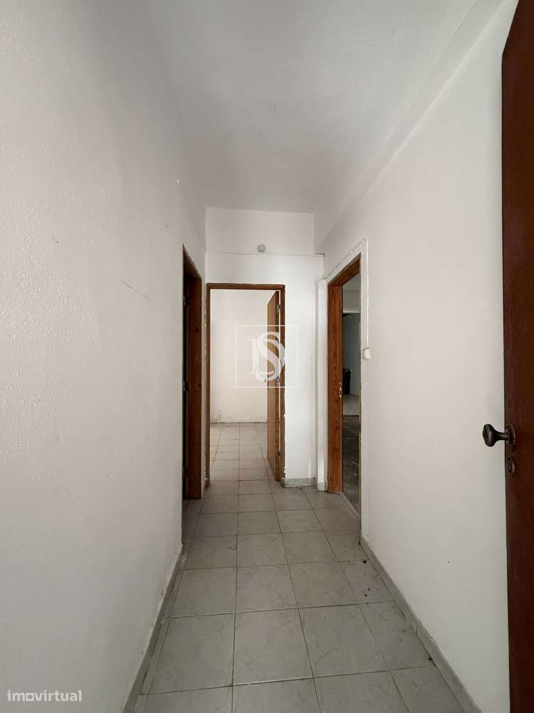 Moradia T5 de 2 Pisos com Logradouro, Garagem e 10 Boxes para Cavalos - Grande imagem: 4/47