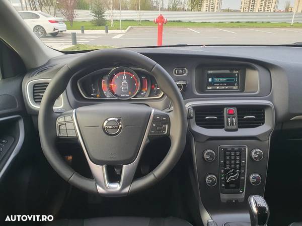 Volvo V40 ver-d2-linje-you- - 32