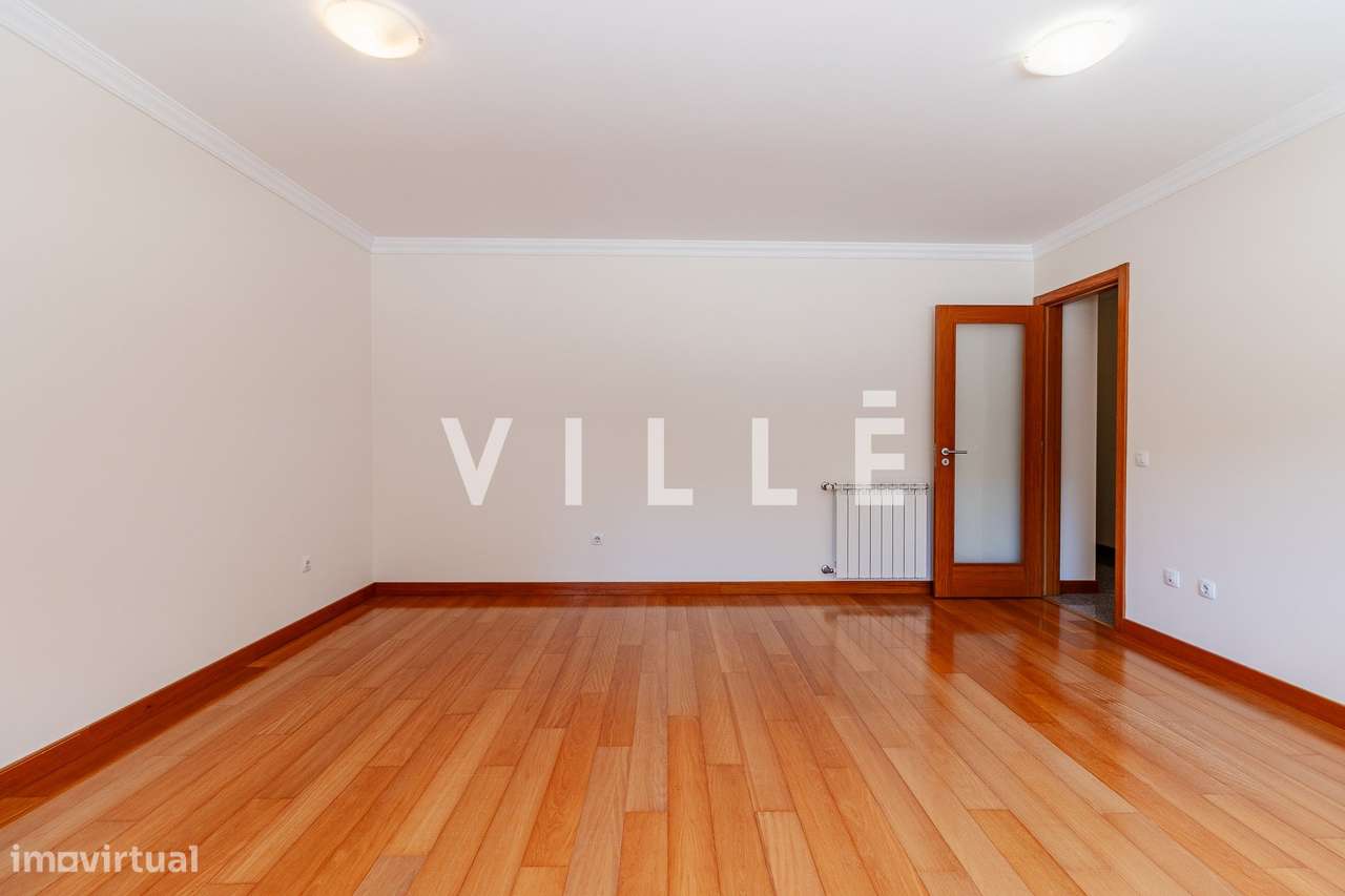 Apartamento T2 com Garagem Fechada e Arrumo no Glicinias-4