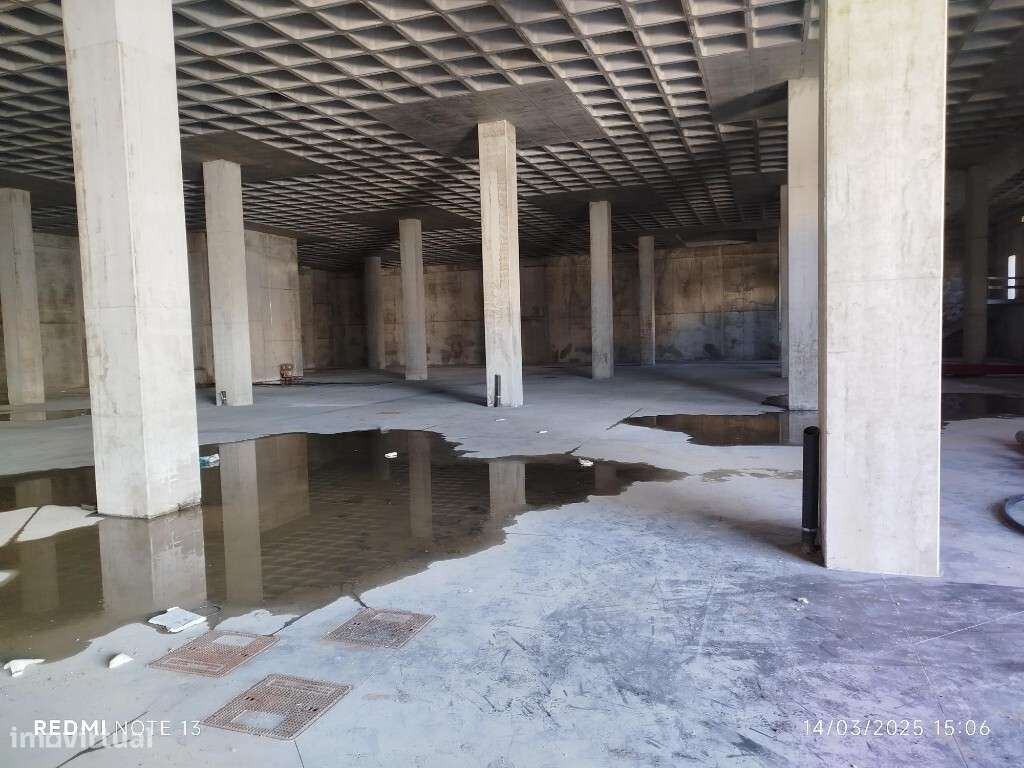 Armazém para arrendar no Prior Velho - Grande imagem: 5/7