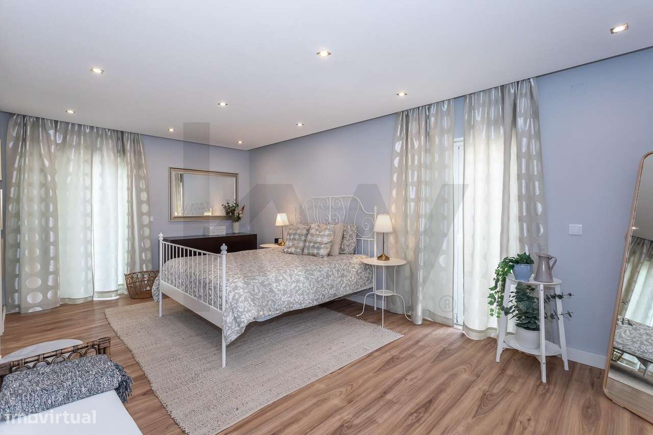 Moradia Isolada T4 Moderna no Algueirão: 311m2, Sala de Cinema, Garage-18