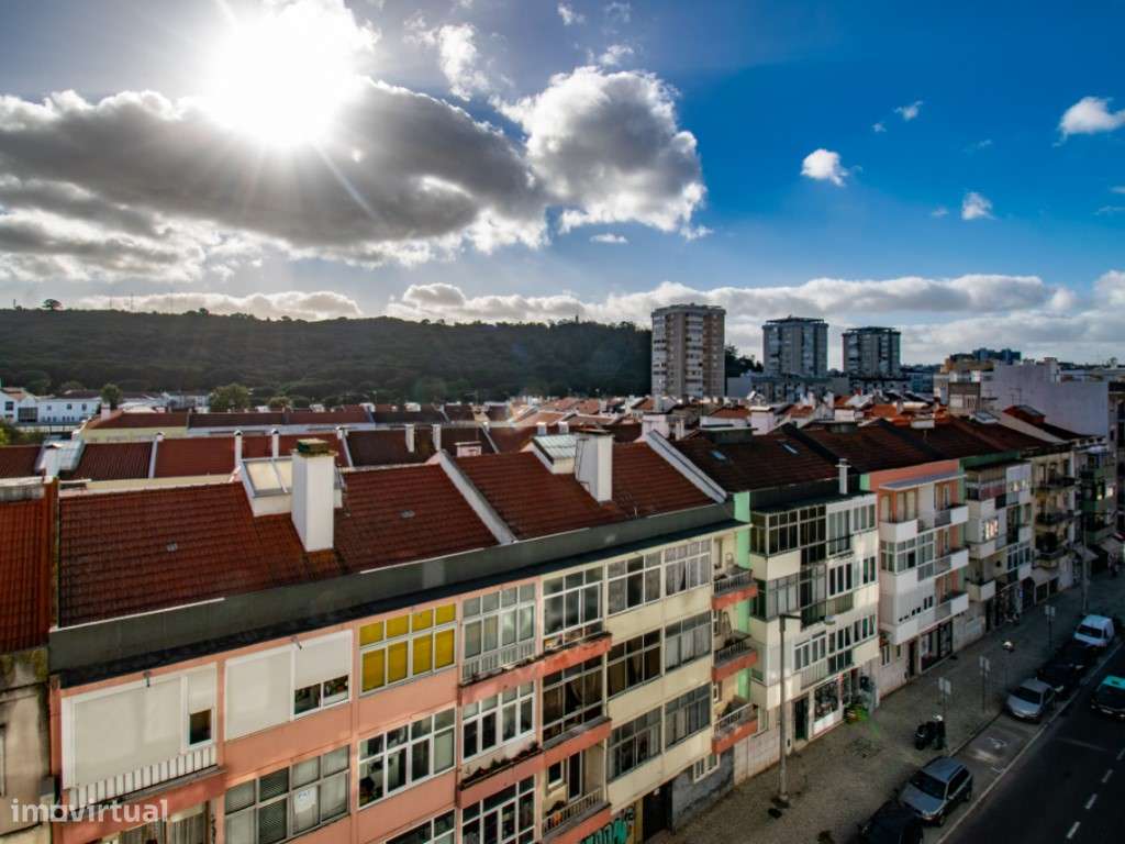 Apartamento T1 Renovado na Estrada de Benfica-4