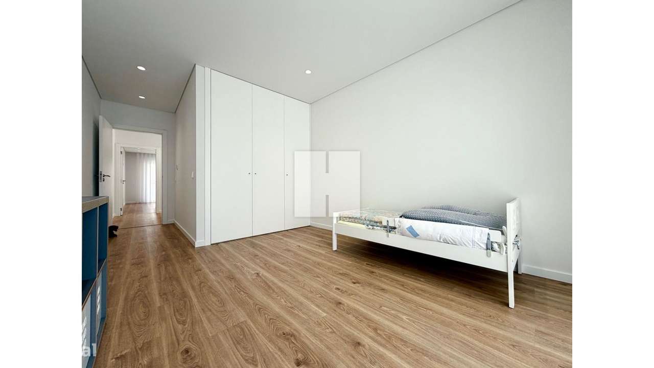 Moradia T4 Nova e Completa-43