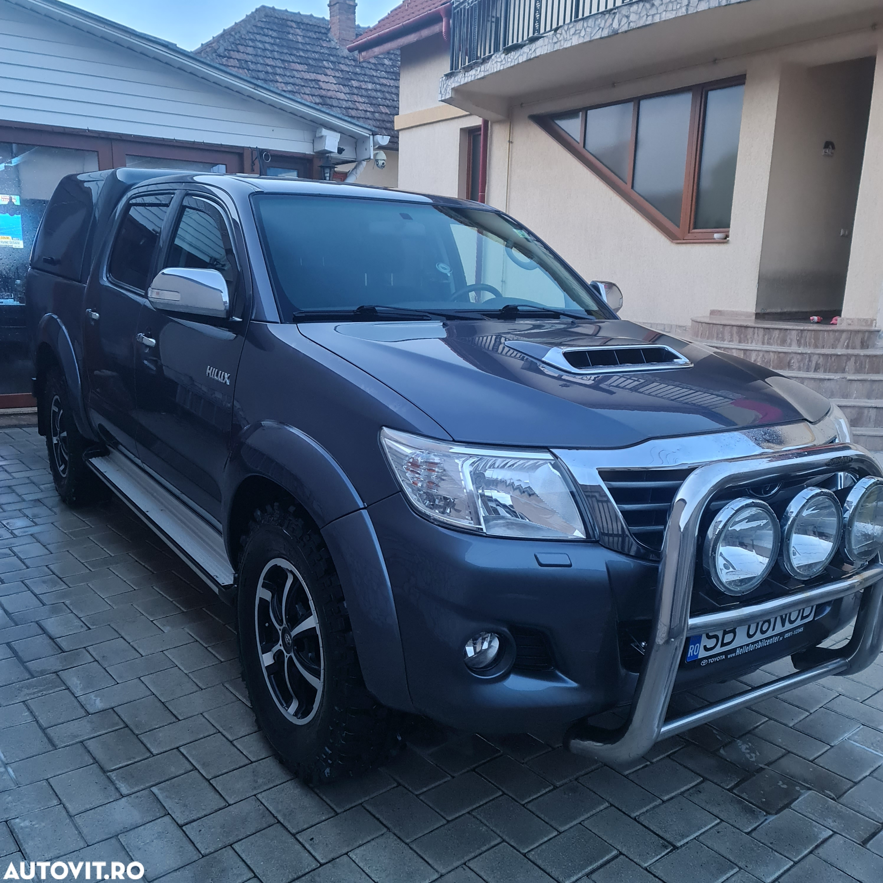 Toyota Hilux Invincible - 4