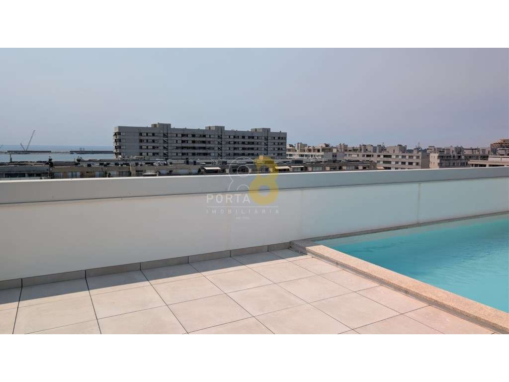 T2 Exclusivo com Terraço de 80 m² | 2 Suites | Piscina e Garagem Box-24