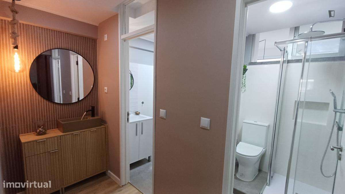 Quarto - localizado em Almada Lisbon - Grande imagem: 5/7