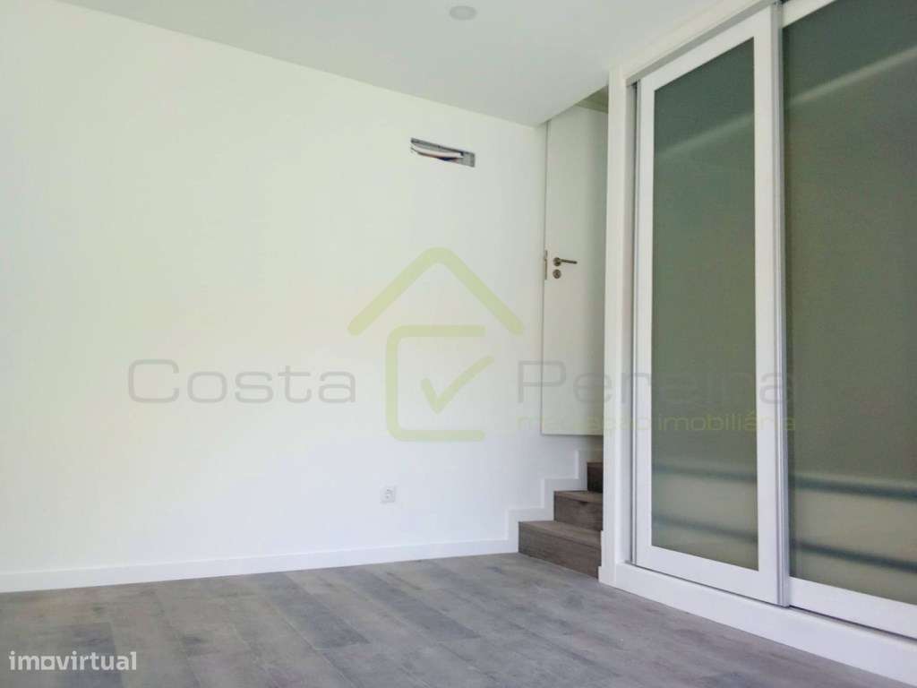 Moradia t3 com espaço exterior a minutos das praias-17