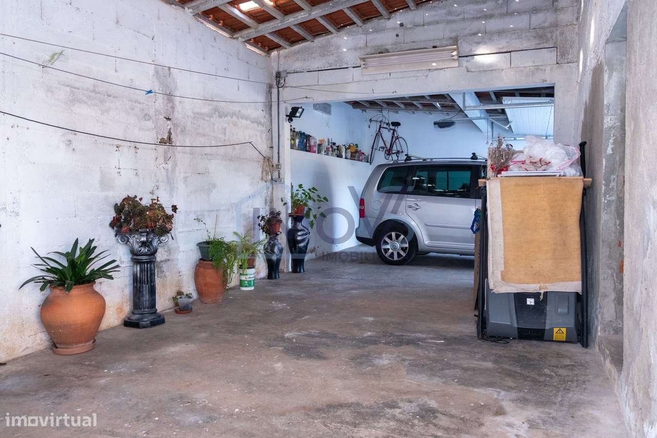 Propriedade com 2 Habitações, Anexo e Poço – Oportunidade Única em Fer-37