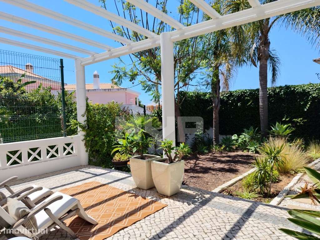 Moradia V3+1 com jardim em zona tranquila de Albufeira-8