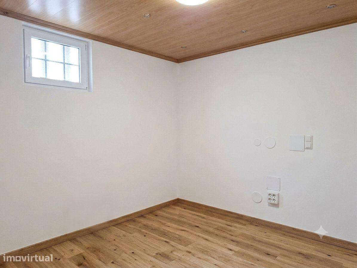Moradia T3 para remodelar Vialonga-10