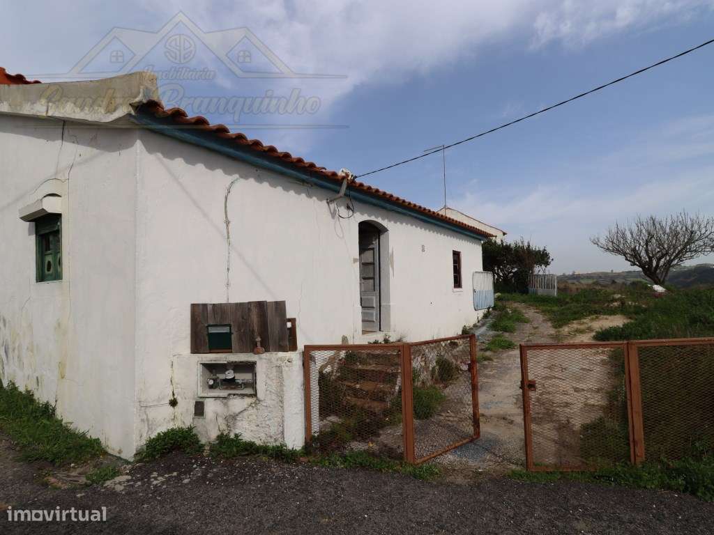 Moradia T3 com garagem e terreno 4120m2-5