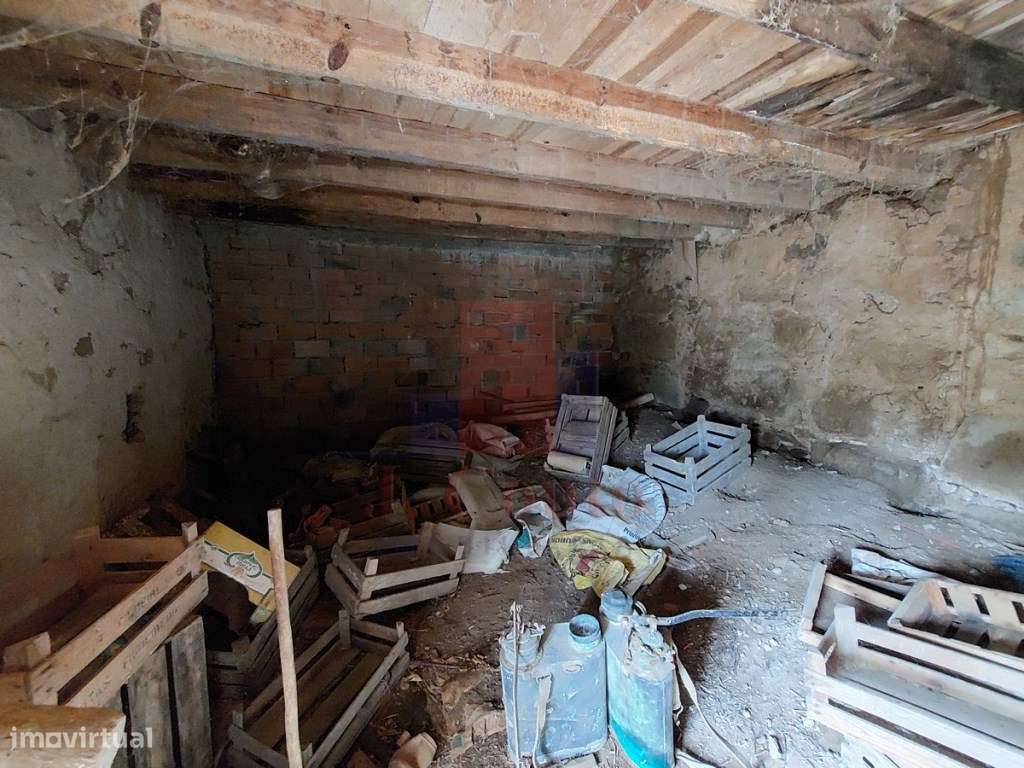 Casa Antiga para Restauro, Salir de Matos-35