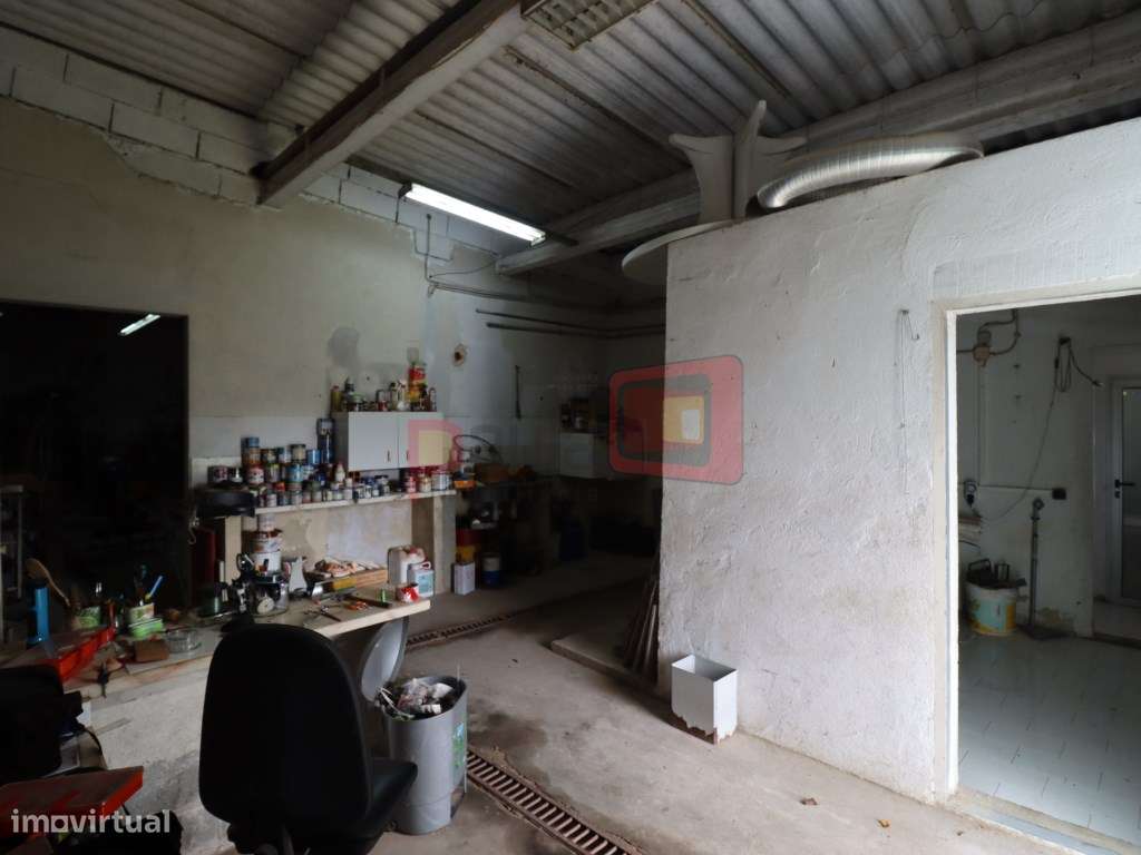 TERRENO COM CASAS - SARILHOS GRANDES-54