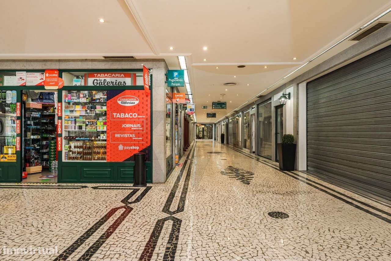 Tabacaria no Centro do Funchal - Galerias de São Lourenço - Grande imagem: 5/26