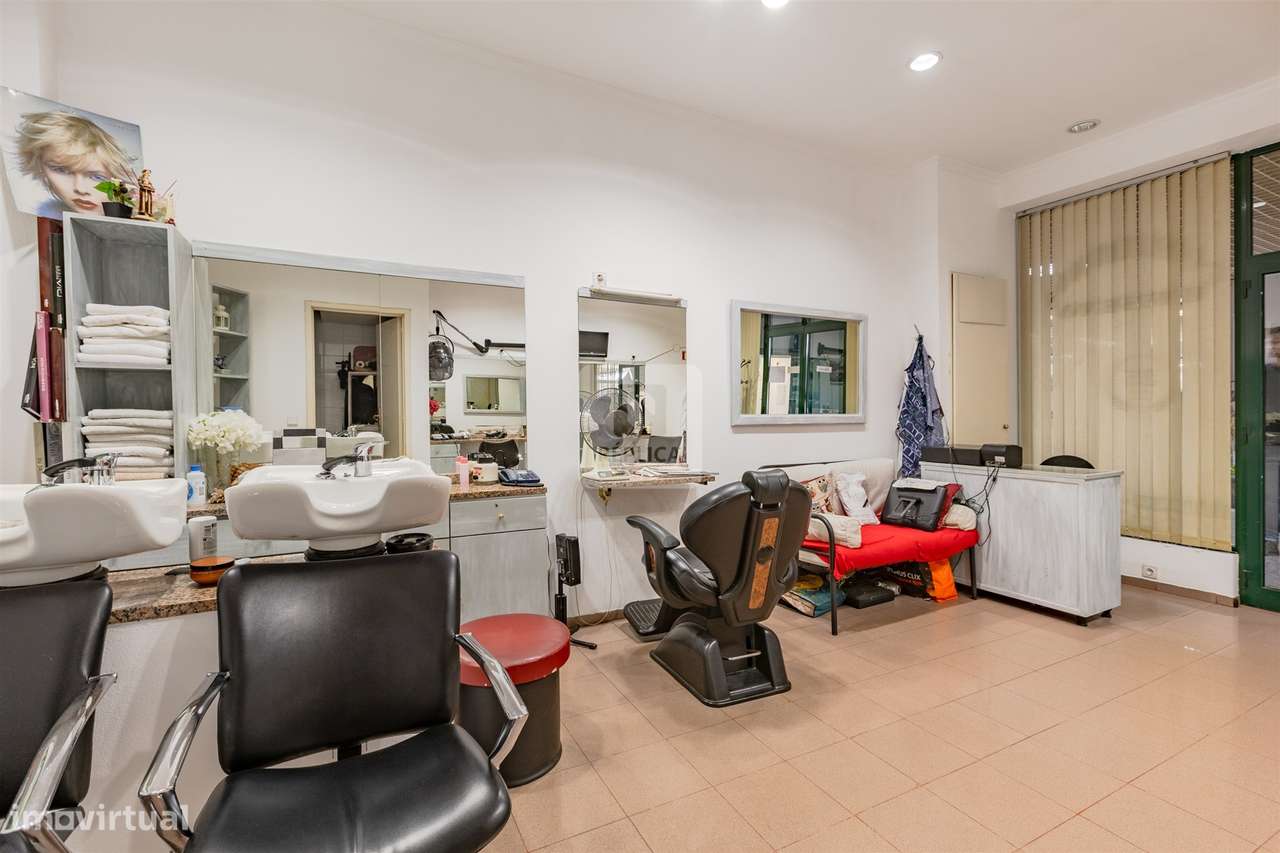 Loja Comercial em Matosinhos – Próxima à Câmara Municipal-11