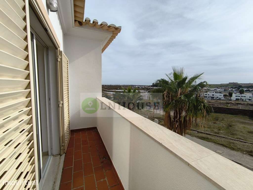Moradia T4 com piscina e garagem - Castro Marim-39