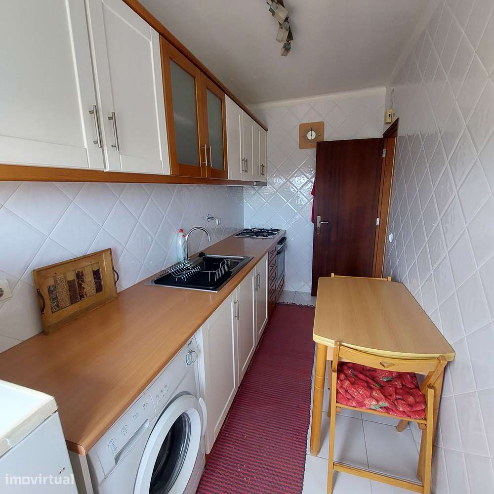 T1 com cozinha separada e elevador em Coimbra-8