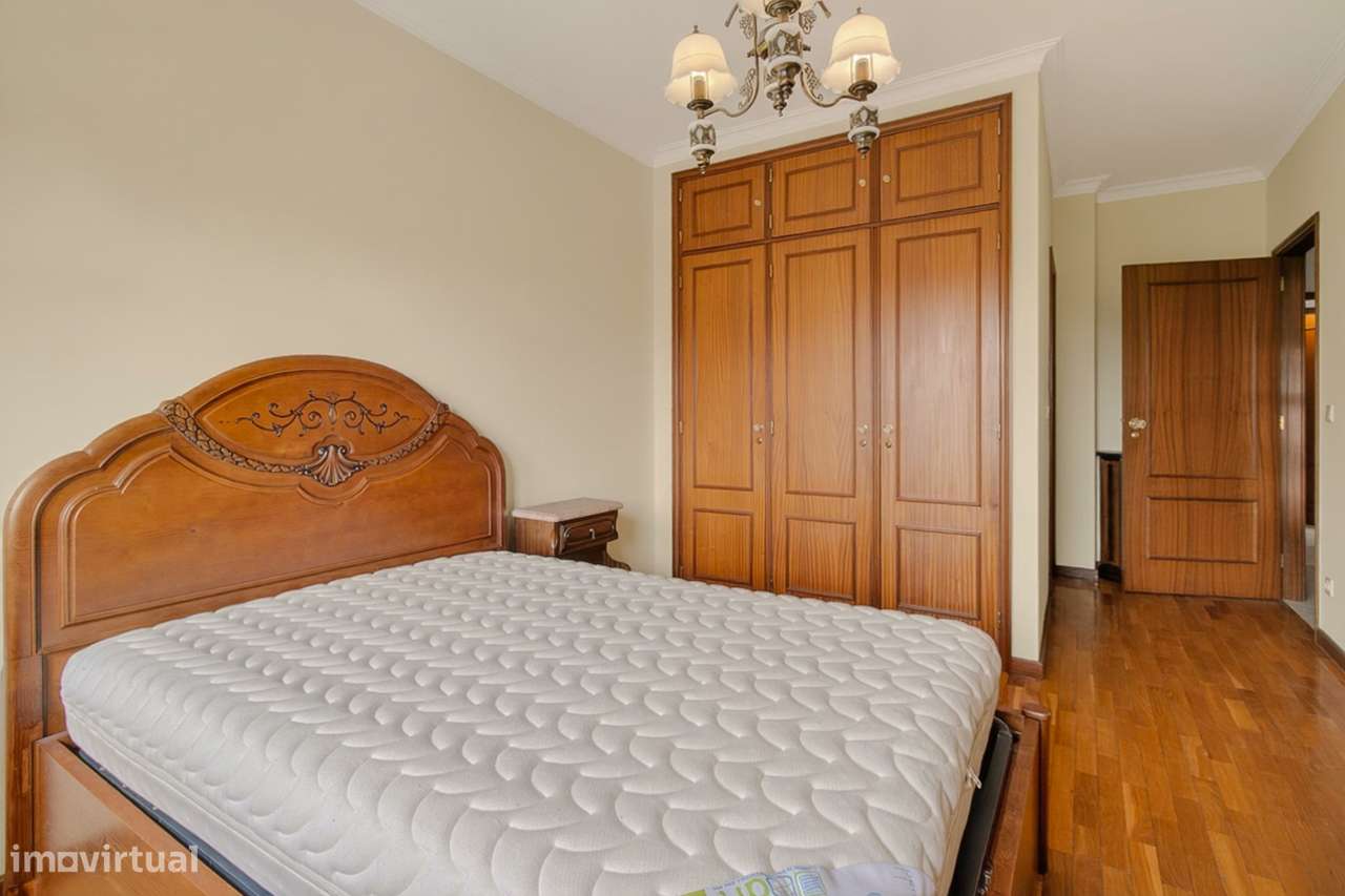 T4 com garagem fechada (38 m²) em Rio Tinto – Excelente oportunidade-13
