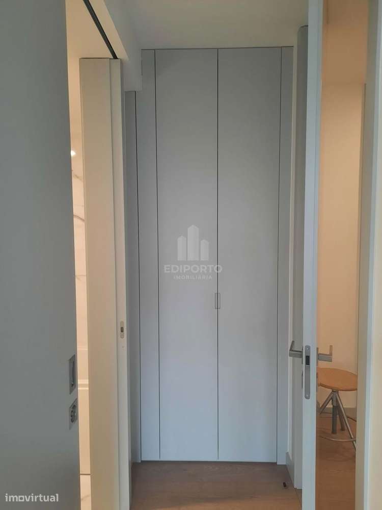 T2 COM GARAGEM E VARANDA   NO PORTO-16