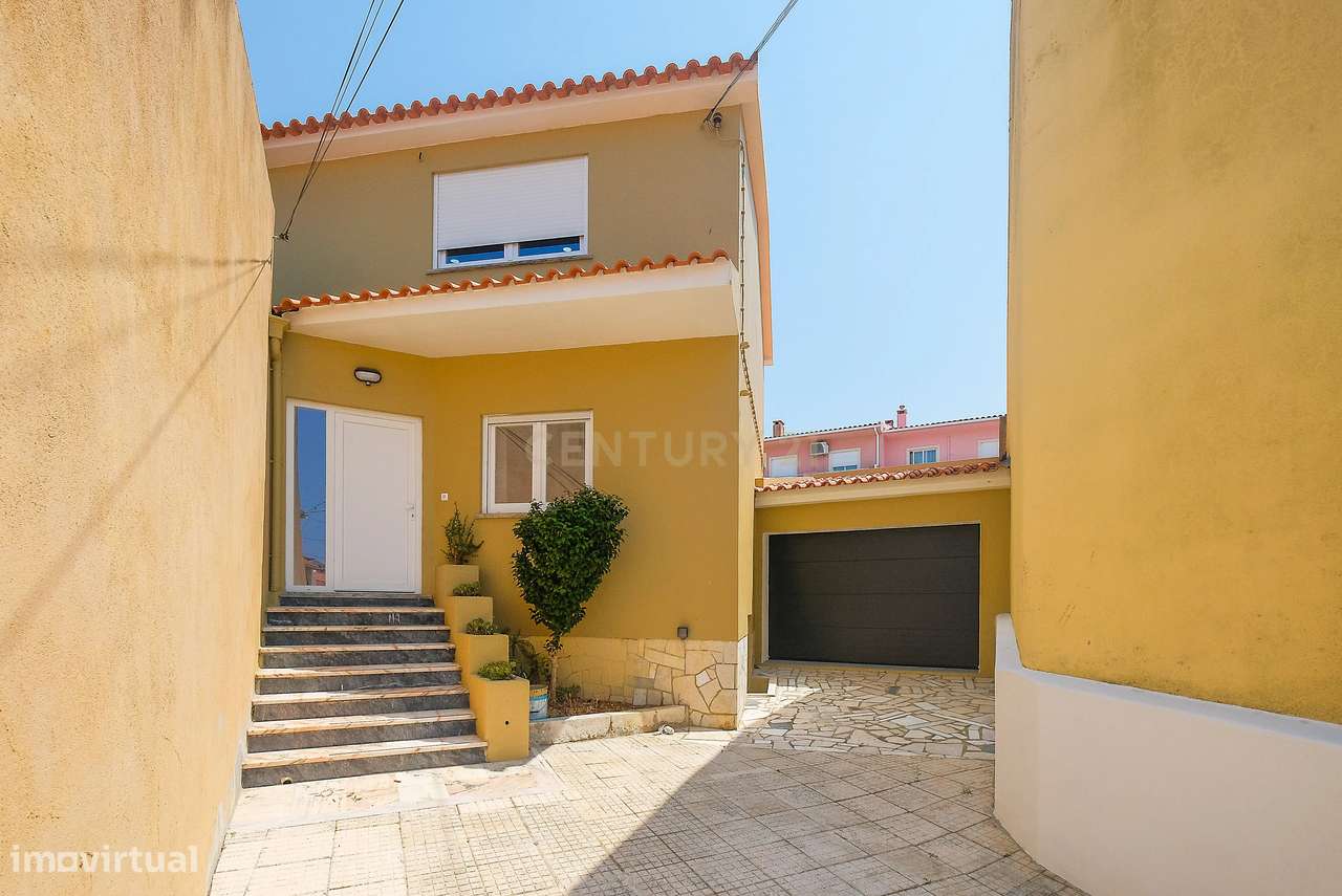 Moradia T4 Renovada no Estoril | Conforto, Espaço e Excelente Localiza-41