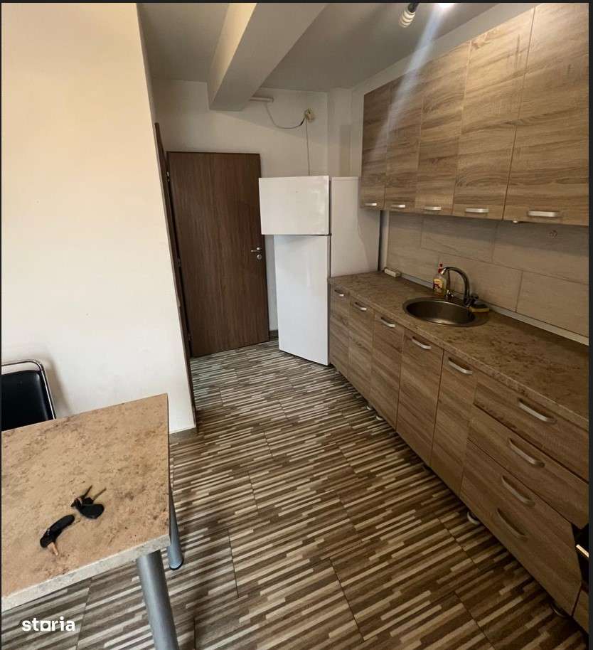 Ap 3 cam decomandat, etaj intermediar, loc parcare, capat Pacurari-6