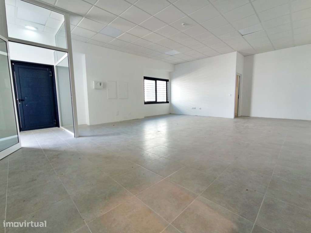 Armazém novo com 8 metros de pé direito - Grande imagem: 4/15