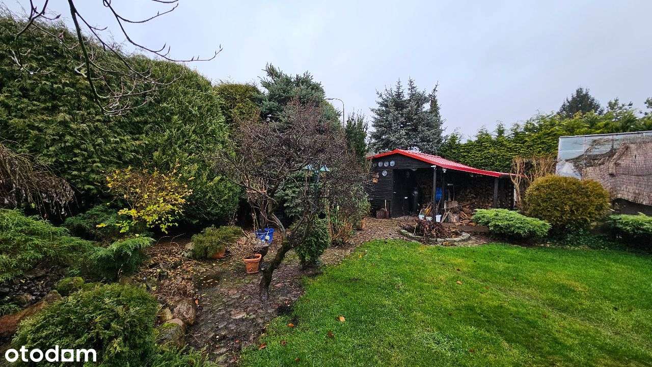 Atrakcyjny dom z pięknie zagospodarowaną działką. Nowa cena !-18