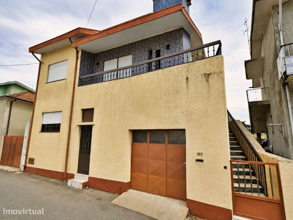 Moradia bifamiliar em São Romão do Coronado-0