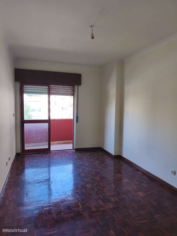 T2 Sintra, Urbanização da Cavaleira, Boas Áreas, Parqueamento.-17