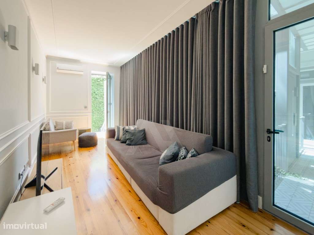 Apartamento T2 Totalmente Renovado e Mobilado em Lisboa-5